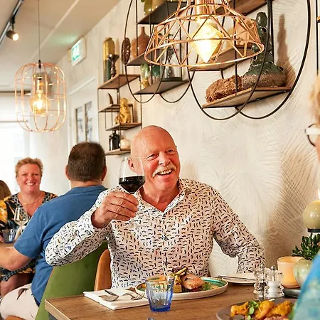 De Maasparel فندق