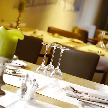 De Maasparel فندق آرسين