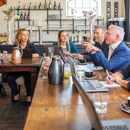 De Maasparel فندق 4*